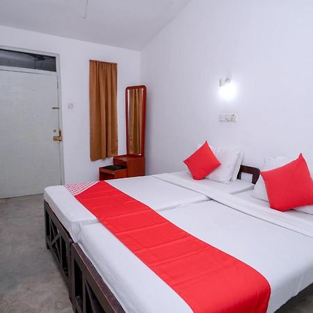 Oyo 384 Dilena Beach Resort Unawatuna Esterno foto