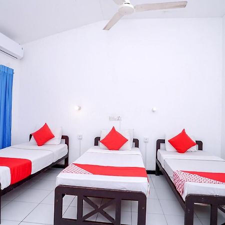 Oyo 384 Dilena Beach Resort Unawatuna Esterno foto