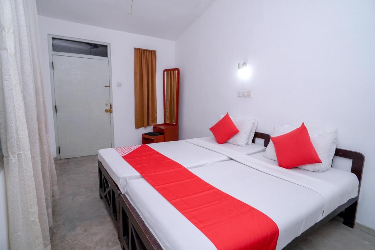 Oyo 384 Dilena Beach Resort Unawatuna Esterno foto