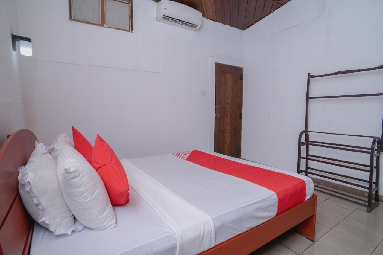 Oyo 384 Dilena Beach Resort Unawatuna Esterno foto