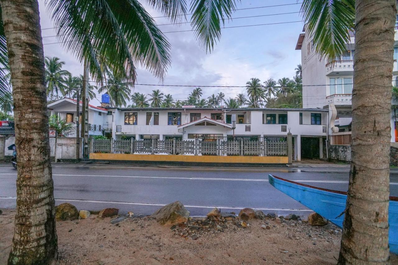 Oyo 384 Dilena Beach Resort Unawatuna Esterno foto