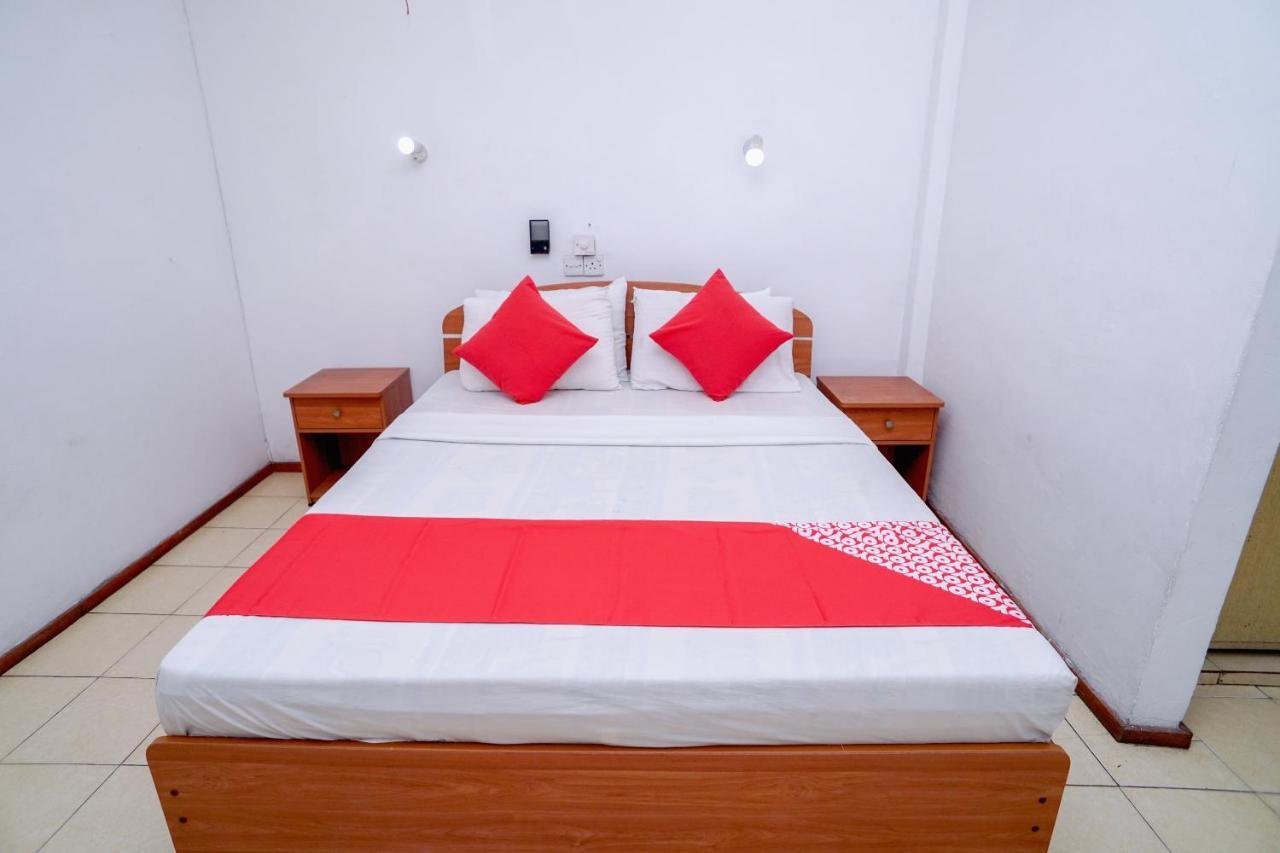 Oyo 384 Dilena Beach Resort Unawatuna Esterno foto